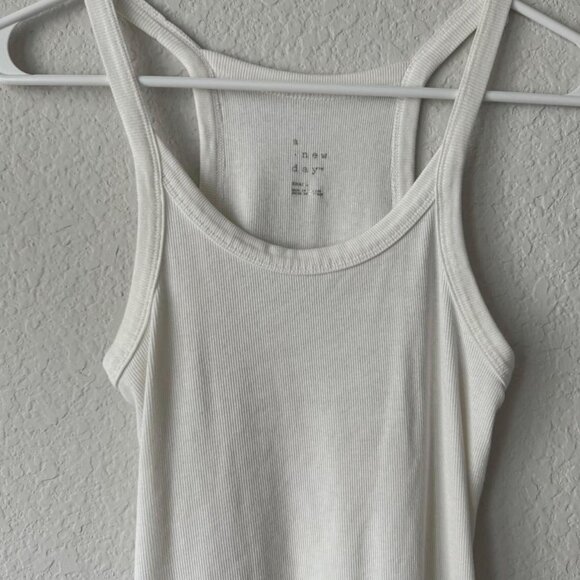 White basic tank🤍🍸 - Picture 8 of 8